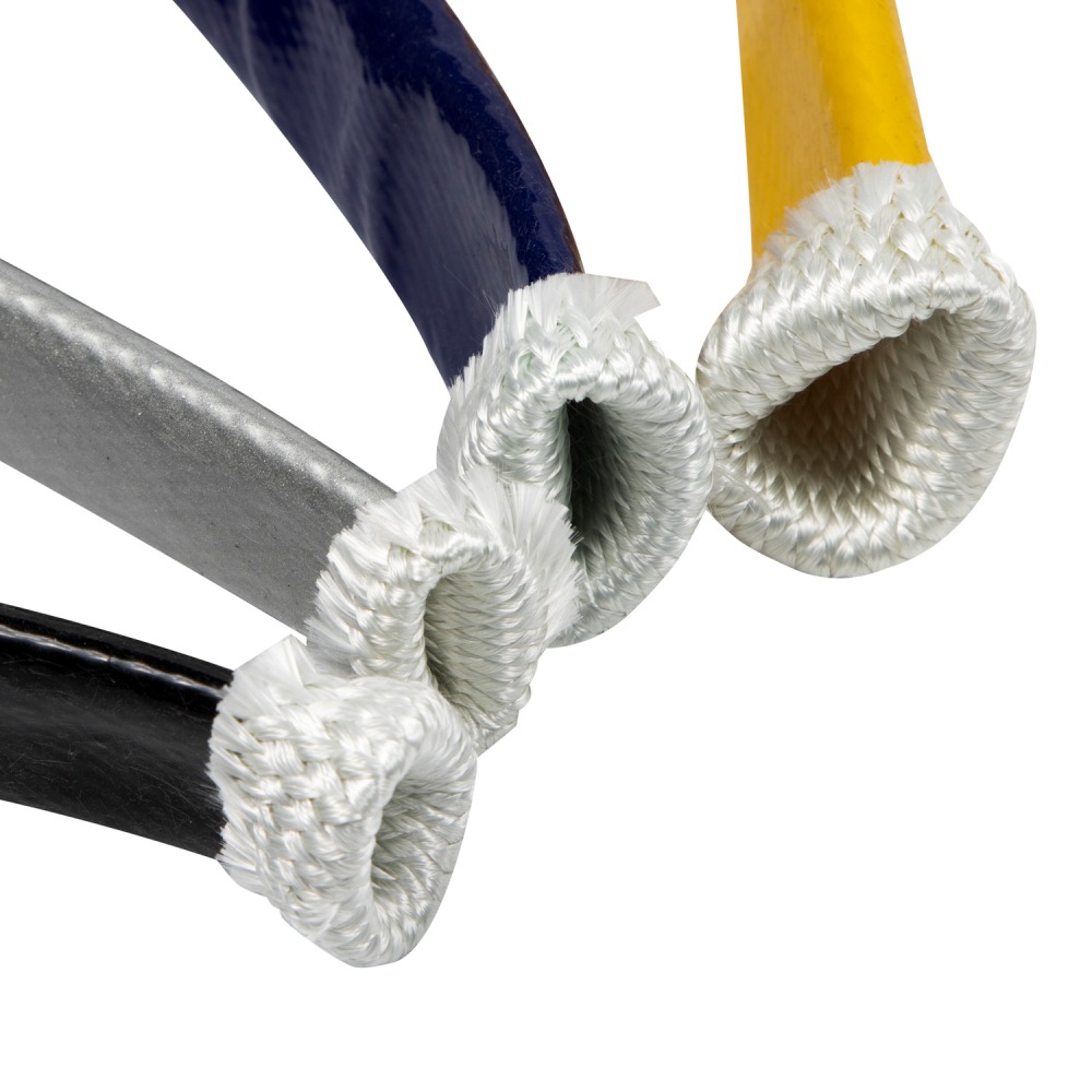 자동차 분야에서 전선, 호스 및 오일 라인용 검정색 실리콘 코팅 열 보호 슬리브의 적용 사례